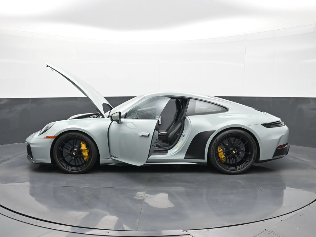 Certified 2025 Porsche 911 Carrera GTS RWD image 26