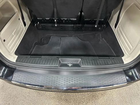 Used 2018 Dodge Grand Caravan SE w/ UConnect Hands-Free Group image 22