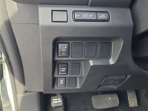 Used 2025 Nissan Frontier SV image 25