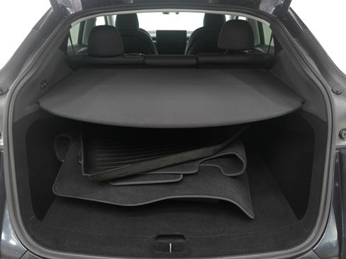 Used 2026 Tesla Model Y AWD image 9