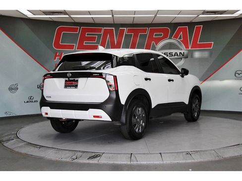 Certified 2025 Nissan Kicks S image 5