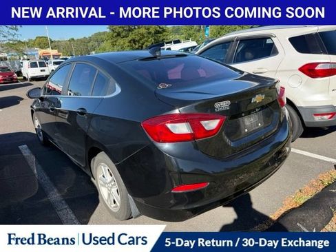 Used 2018 Chevrolet Cruze LT w/ Convenience Package FWD image 5