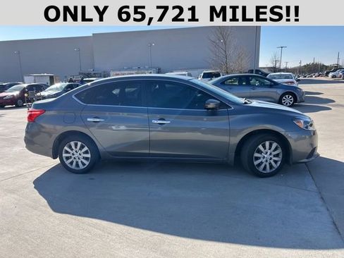 Used 2017 Nissan Sentra SV image 2