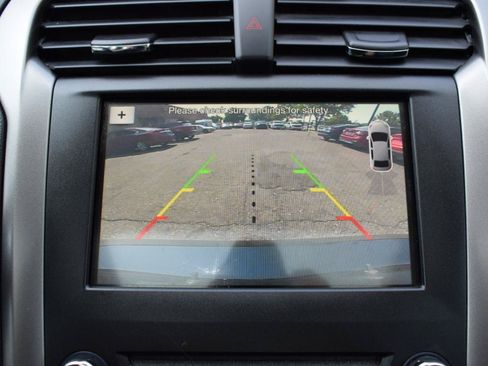 Used 2018 Ford Fusion SE w/ Fusion SE Technology Package FWD image 29