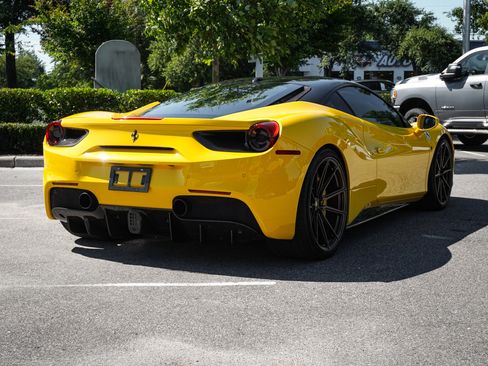 Used 2018 Ferrari 488 GTB RWD image 12