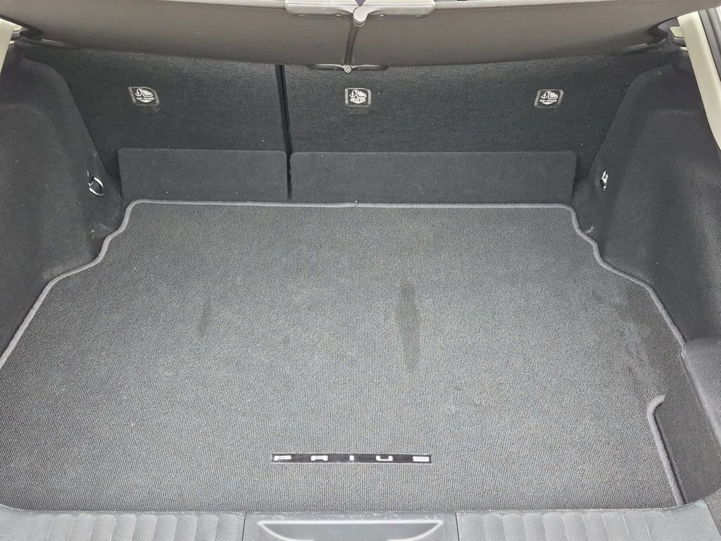 Used 2025 Toyota Prius LE FWD image 8