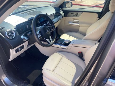 Used 2021 Mercedes-Benz GLB 250 4MATIC w/ Premium Package image 9