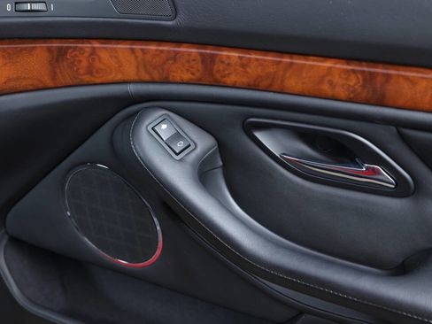 Used 2003 BMW M5 image 97