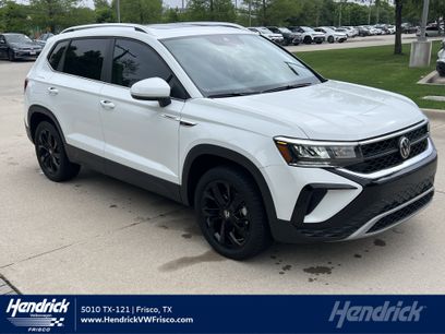 Used 2023 Volkswagen Taos SE w/ Panoramic Sunroof Package