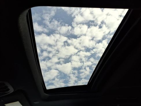 Used 2024 GMC Canyon Denali image 28