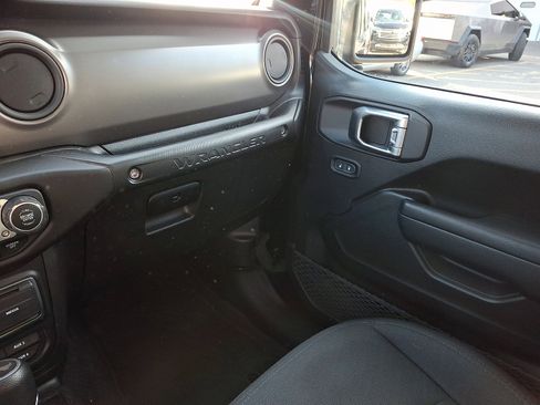 Used 2023 Jeep Wrangler Sport S image 16