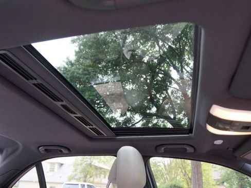 Used 2010 Mercedes-Benz C 300 Sedan image 12