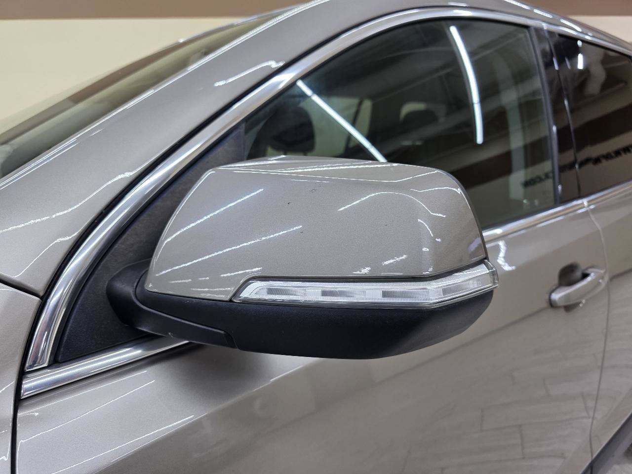Used 2022 GMC Acadia SLE FWD image 11