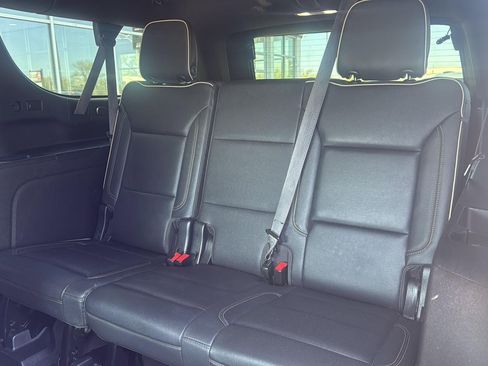 Used 2021 GMC Yukon XL SLT w/ SLT Luxury Package AWD/4WD image 13