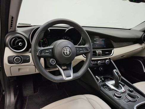 Used 2020 Alfa Romeo Giulia AWD w/ Quick Order Package 22J Sport image 9