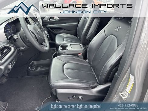 Used 2023 Chrysler Pacifica Touring-L w/ S Appearance Package AWD/4WD image 14
