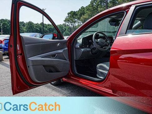 Used 2022 Hyundai Elantra SEL FWD image 18