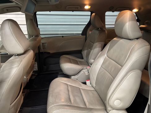 Used 2016 Toyota Sienna XLE Premium AWD/4WD image 24