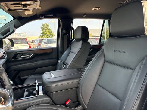 Used 2025 GMC Yukon Denali AWD/4WD image 17