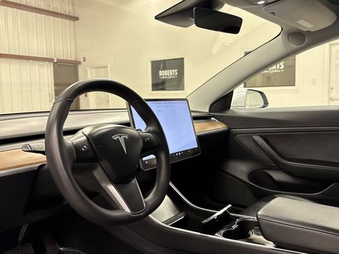 Used 2020 Tesla Model 3 Standard Range Plus image 6