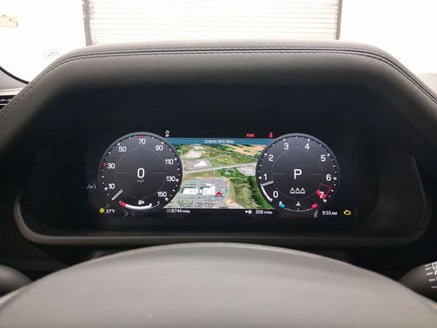 Used 2025 Land Rover Defender 90 S image 16