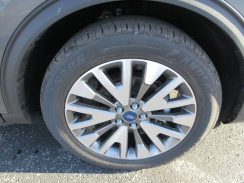 Used 2022 Ford Escape Titanium image 9