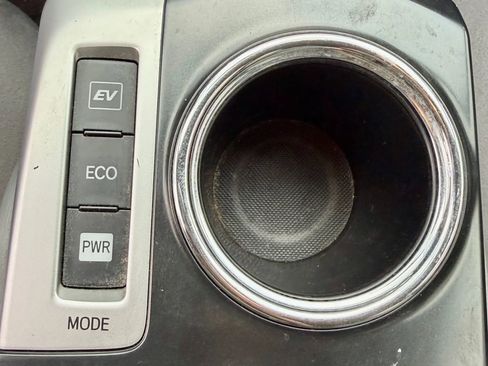 Used 2012 Toyota Prius V Three image 21