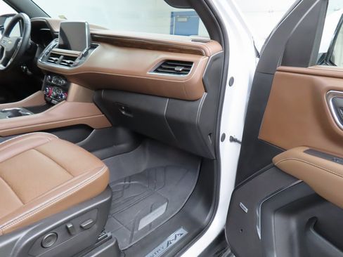 Used 2024 Chevrolet Suburban High Country image 33