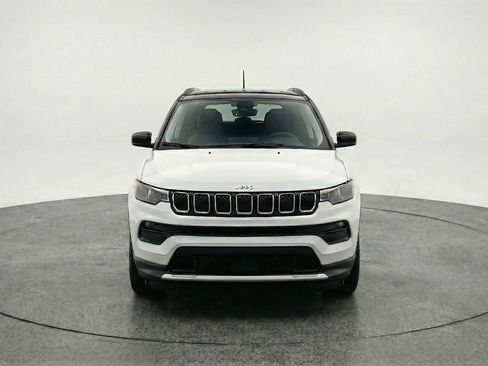 Used 2025 Jeep Compass Limited AWD/4WD image 2