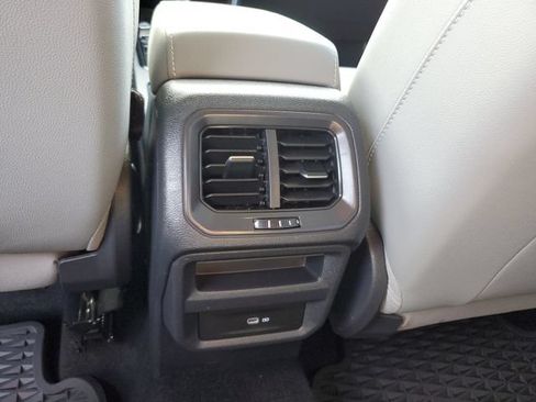 Used 2022 Volkswagen Taos SE FWD image 15