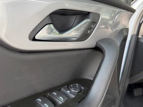 Used 2025 Chevrolet Blazer LT FWD image 12