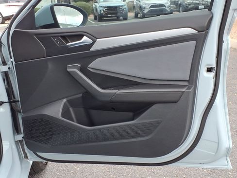 Certified 2025 Volkswagen Jetta SE w/ Sunroof Package image 15