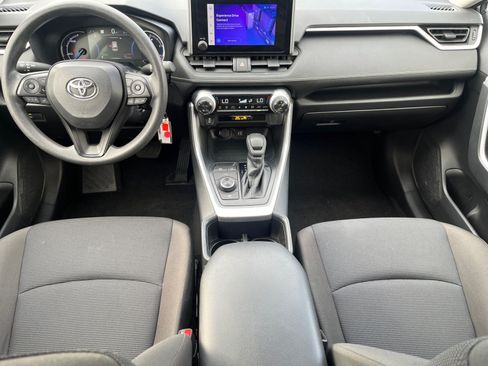 Used 2025 Toyota RAV4 LE AWD/4WD image 24