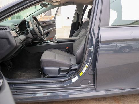 Used 2025 Toyota Camry LE image 39