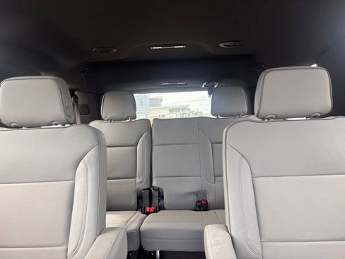 Used 2024 GMC Yukon SLT w/ SLT Luxury Package AWD/4WD image 13