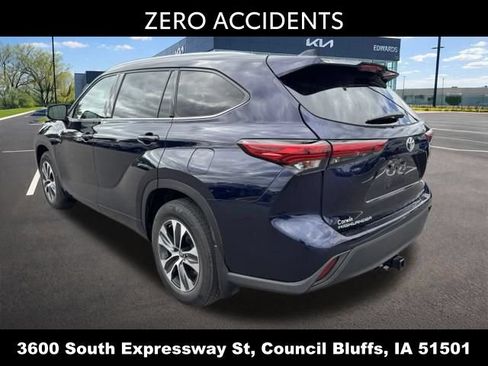Used 2021 Toyota Highlander XLE AWD/4WD image 6