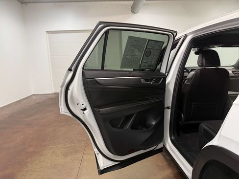 Used 2024 Volkswagen Atlas Cross Sport SE w/ Panoramic Sunroof Package AWD/4WD image 45
