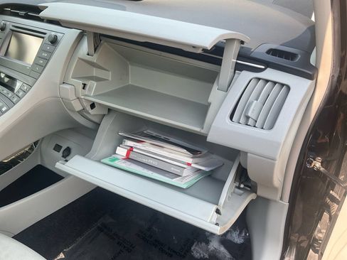 Used 2015 Toyota Prius Two FWD image 32