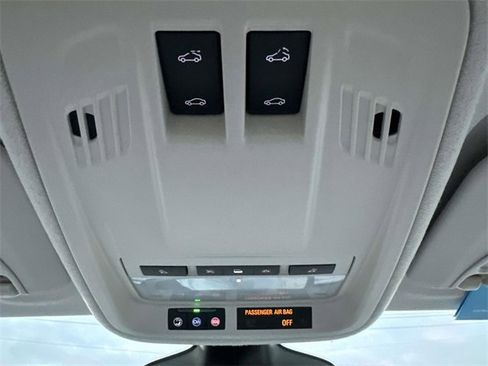 Used 2018 Chevrolet Cruze Premier image 48