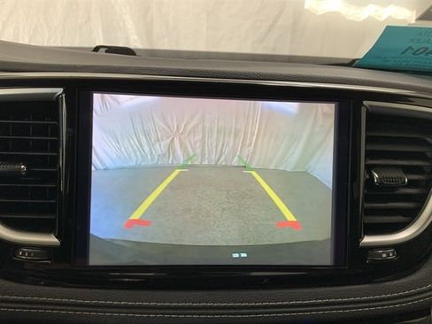 Used 2024 Chrysler Pacifica Touring-L FWD image 44