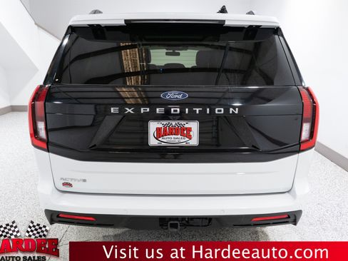 Used 2025 Ford Expedition Active AWD/4WD image 4