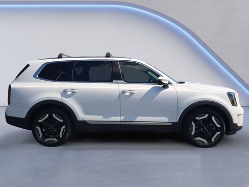 Used 2023 Kia Telluride S image 6
