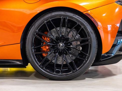 Used 2023 McLaren GT RWD image 17