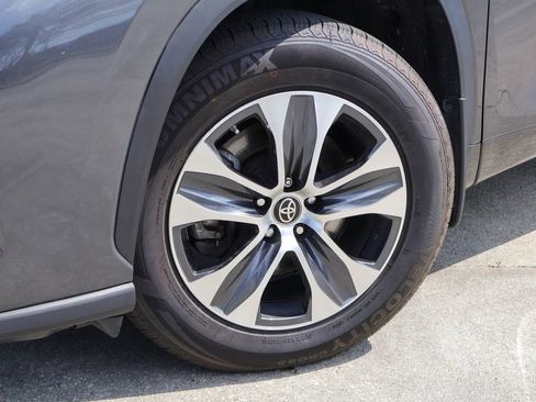 Used 2024 Toyota Highlander XLE image 33