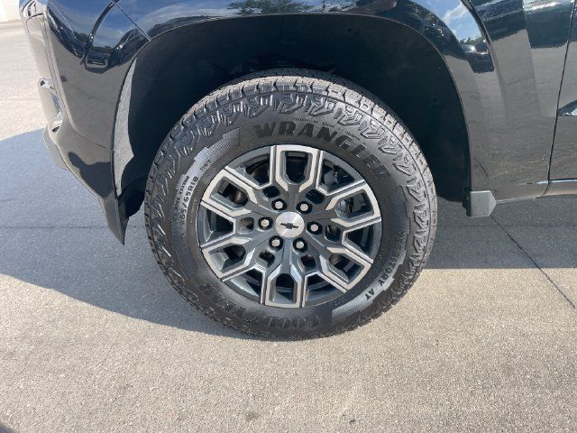 Used 2024 Chevrolet Colorado Z71 w/ Z71 Convenience Package 2 AWD/4WD image 29