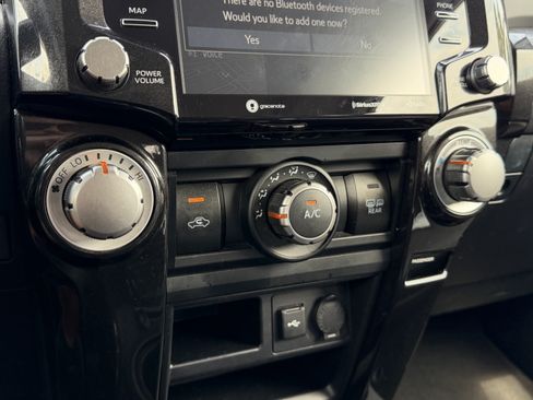 Used 2023 Toyota 4Runner TRD Off-Road Premium w/ Moonroof Package AWD/4WD image 27