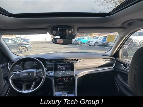 Used 2022 Jeep Grand Cherokee L Laredo w/ Luxury Tech Group I image 15