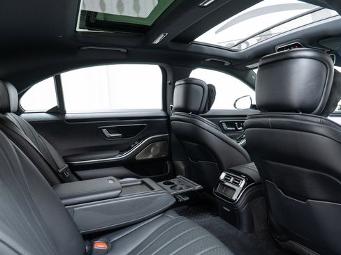 Certified 2022 Mercedes-Benz S 500 4MATIC w/ AMG Line Package image 23
