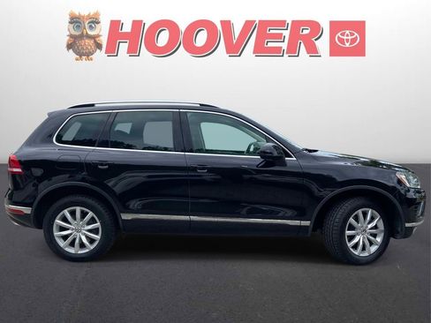 Used 2017 Volkswagen Touareg Sport AWD/4WD image 2