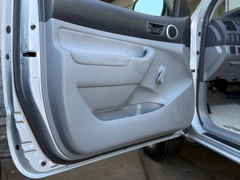 Used 2006 Toyota Tacoma 2WD Regular Cab image 3
